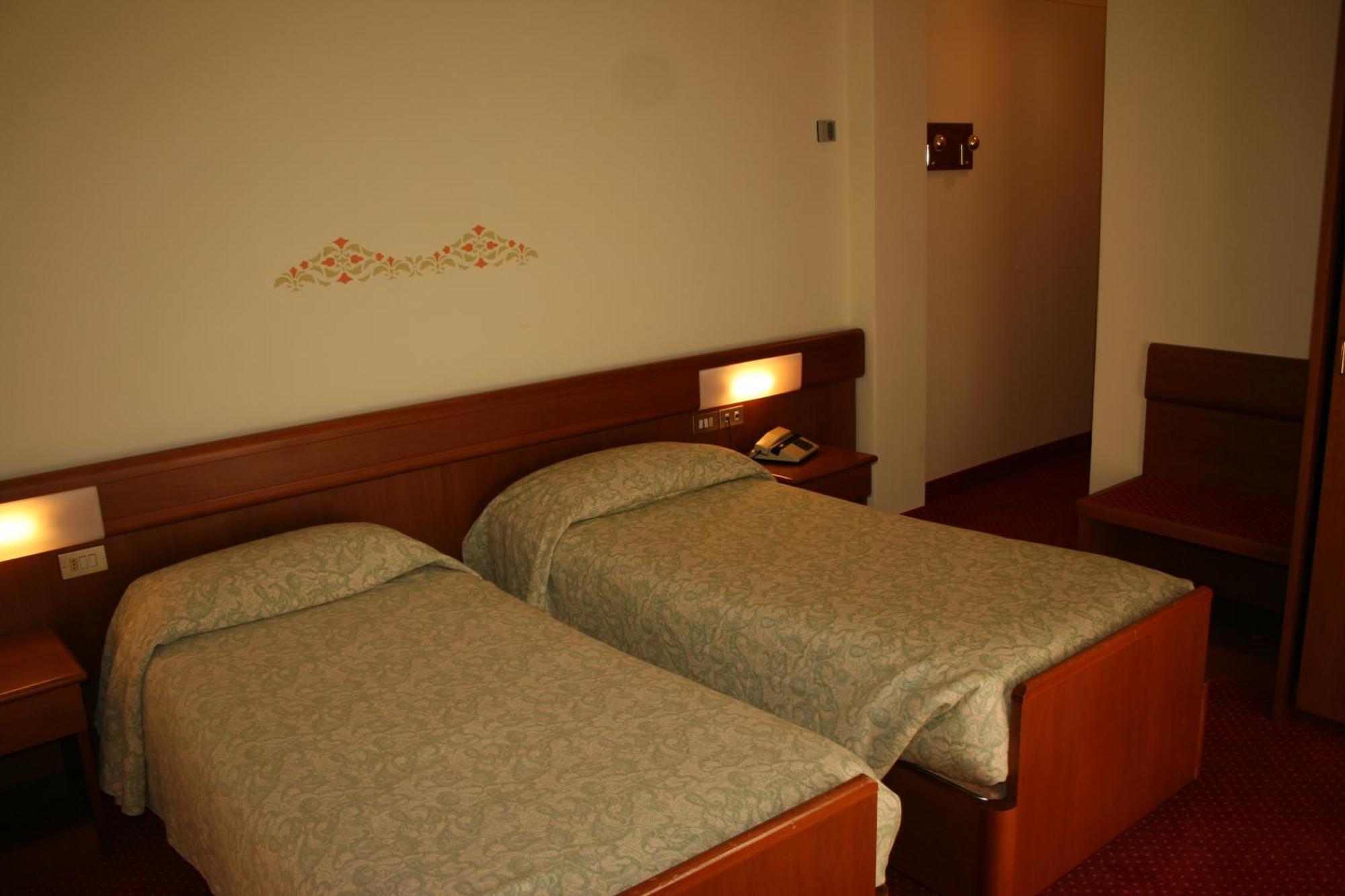 Hotel Collini Pinzolo Exteriör bild