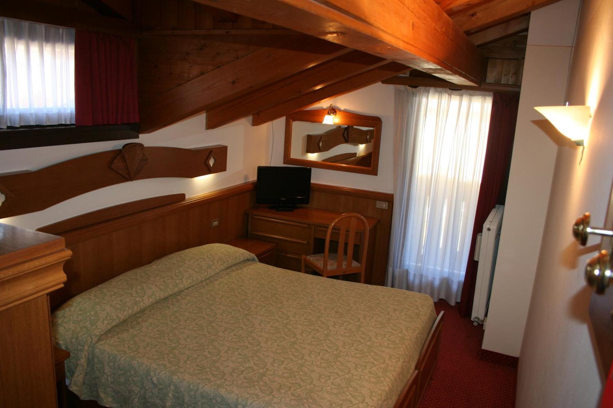 Hotel Collini Pinzolo Exteriör bild