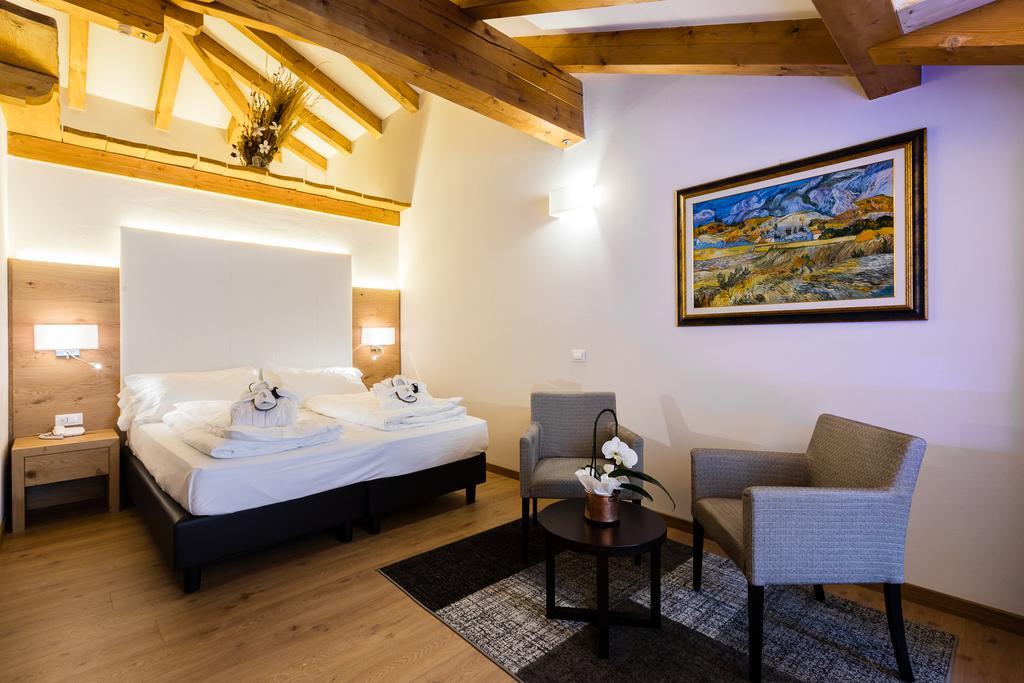 Hotel Collini Pinzolo Exteriör bild