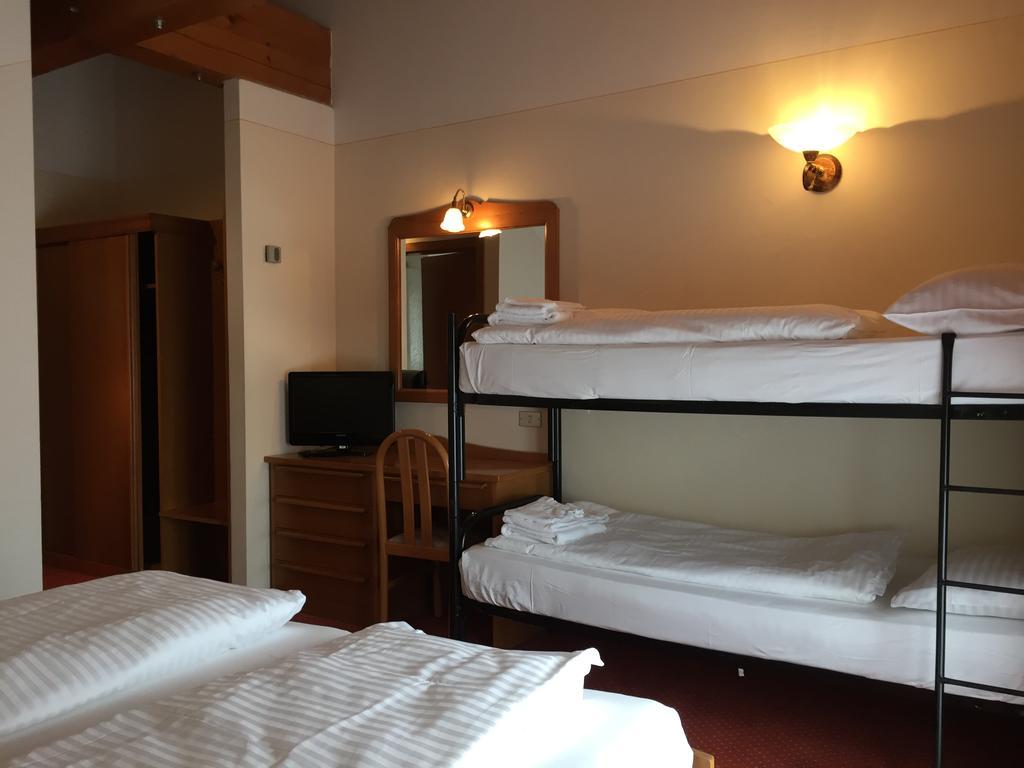 Hotel Collini Pinzolo Rum bild