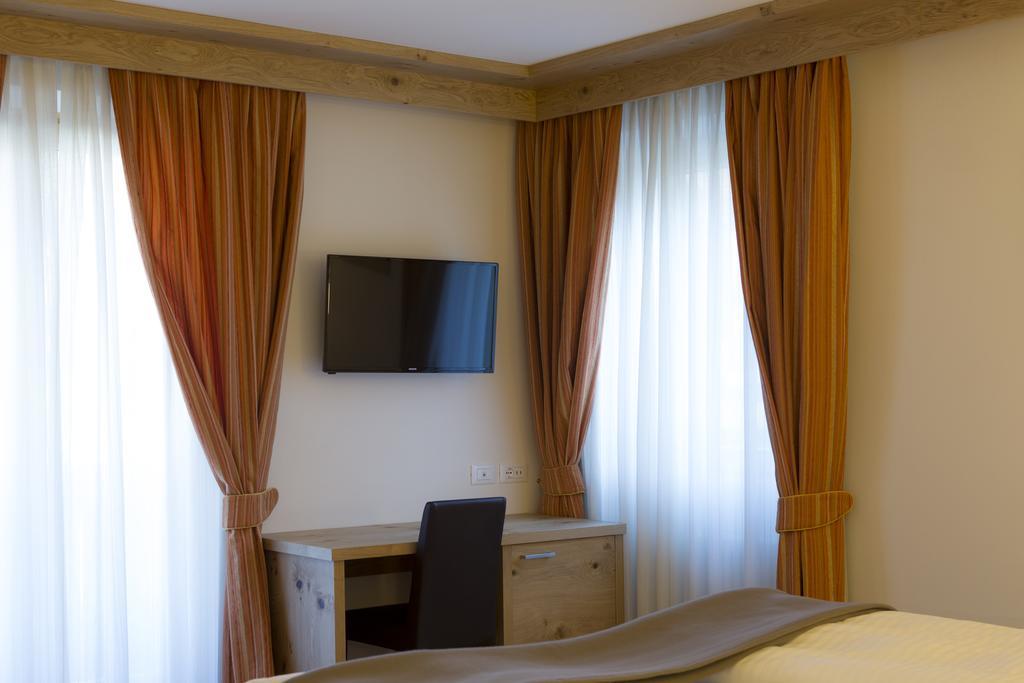 Hotel Collini Pinzolo Exteriör bild
