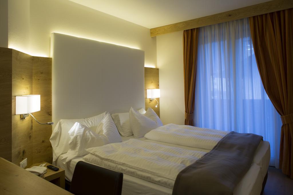 Hotel Collini Pinzolo Exteriör bild