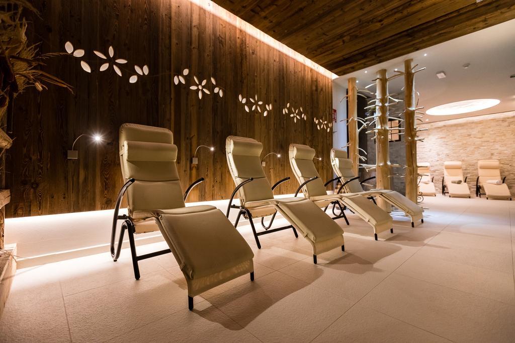Hotel Collini Pinzolo Exteriör bild