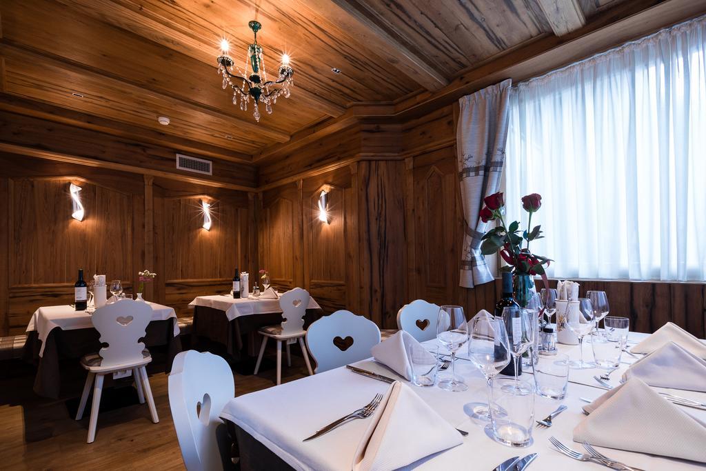 Hotel Collini Pinzolo Exteriör bild