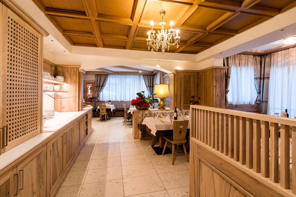 Hotel Collini Pinzolo Exteriör bild