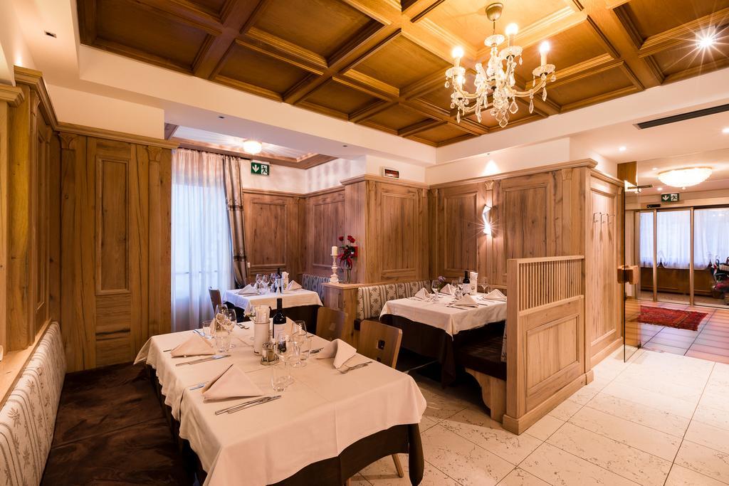 Hotel Collini Pinzolo Exteriör bild